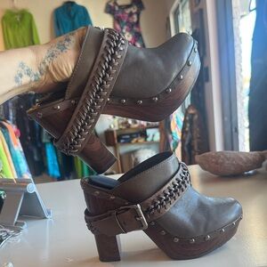 Y2K Gianni Bini Brown Studded Leather Clog Heels w/Buckle